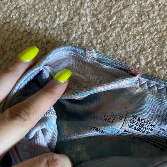 Victoria’s Secret Marbled Leggings with pockets (no longer sold) - Picture 5 of 5